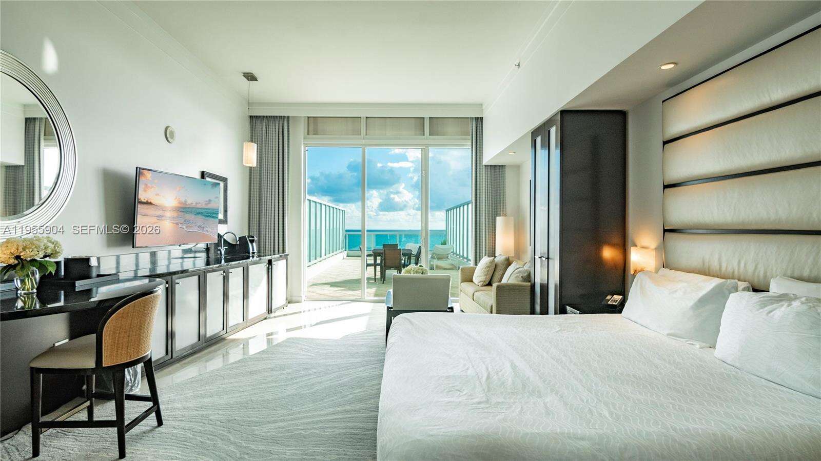 FONTAINEBLEAU III OCEAN CLUB - 4391 Collins Ave, Miami Beach, FL 33140 | Picture 24