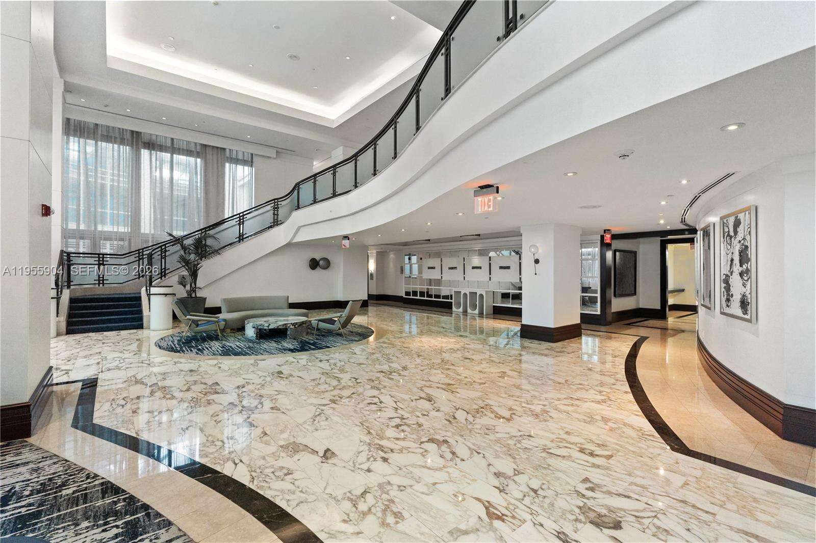 FONTAINEBLEAU III OCEAN CLUB - 4391 Collins Ave, Miami Beach, FL 33140 | Picture 35