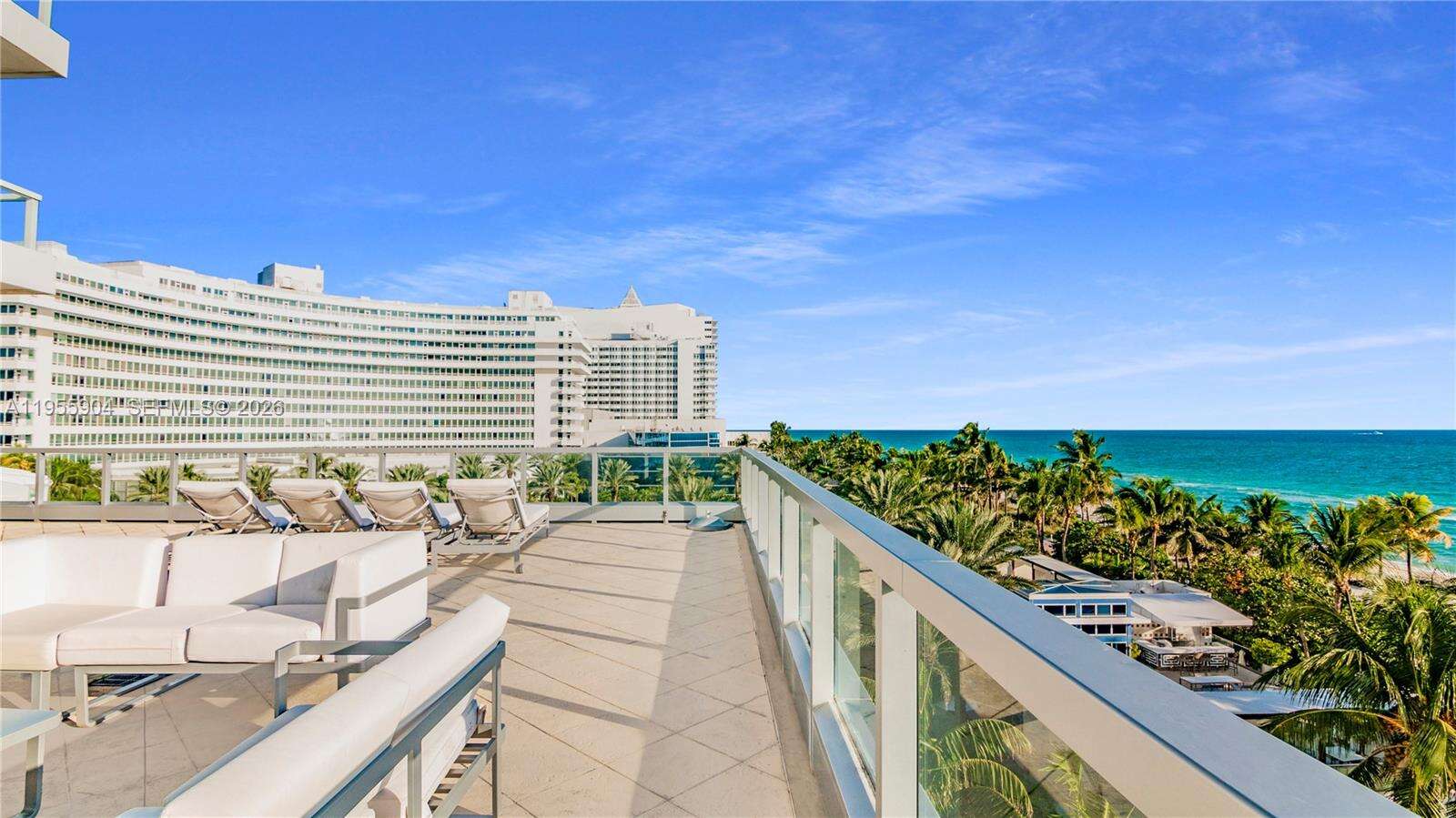 FONTAINEBLEAU III OCEAN CLUB - 4391 Collins Ave, Miami Beach, FL 33140 | Picture 6