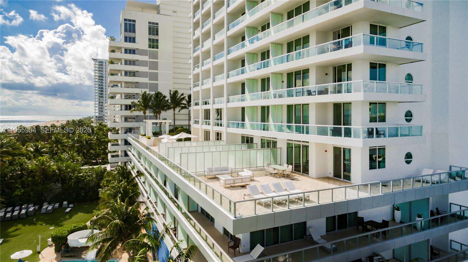 FONTAINEBLEAU III OCEAN CLUB - 4391 Collins Ave, Miami Beach, FL 33140 | Picture 9