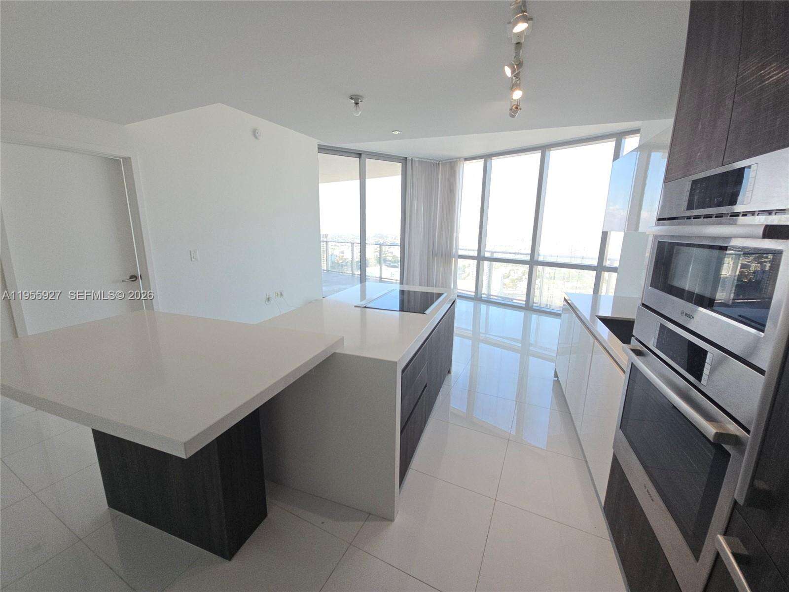 Paramount Miami Worldcenter at 851 1 Ave, Miami, FL 33132 - For Sale photo 1