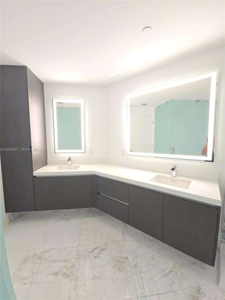 Paramount Miami Worldcenter at 851 1 Ave, Miami, FL 33132 - For Sale photo 11
