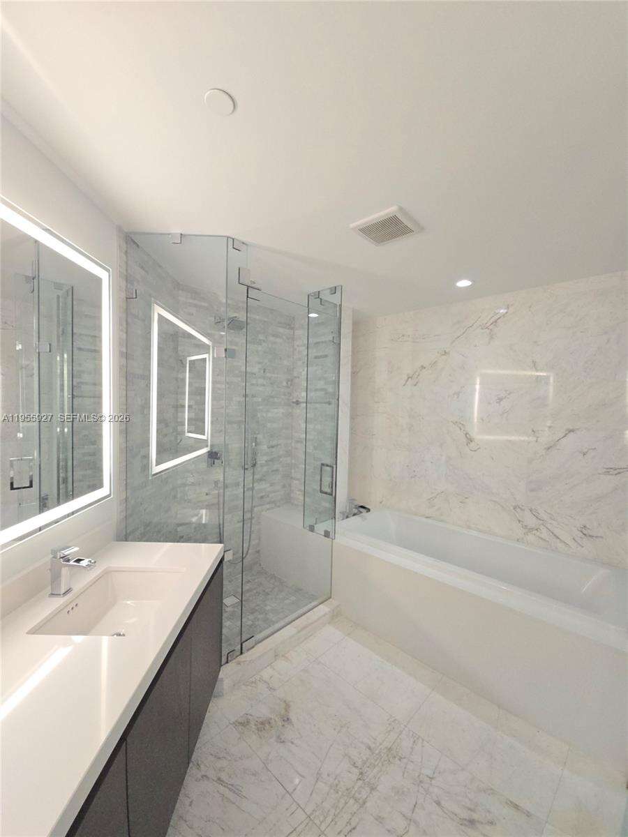 Paramount Miami Worldcenter at 851 1 Ave, Miami, FL 33132 - For Sale photo 12