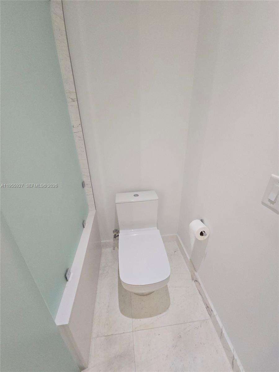 Paramount Miami Worldcenter at 851 1 Ave, Miami, FL 33132 - For Sale photo 13
