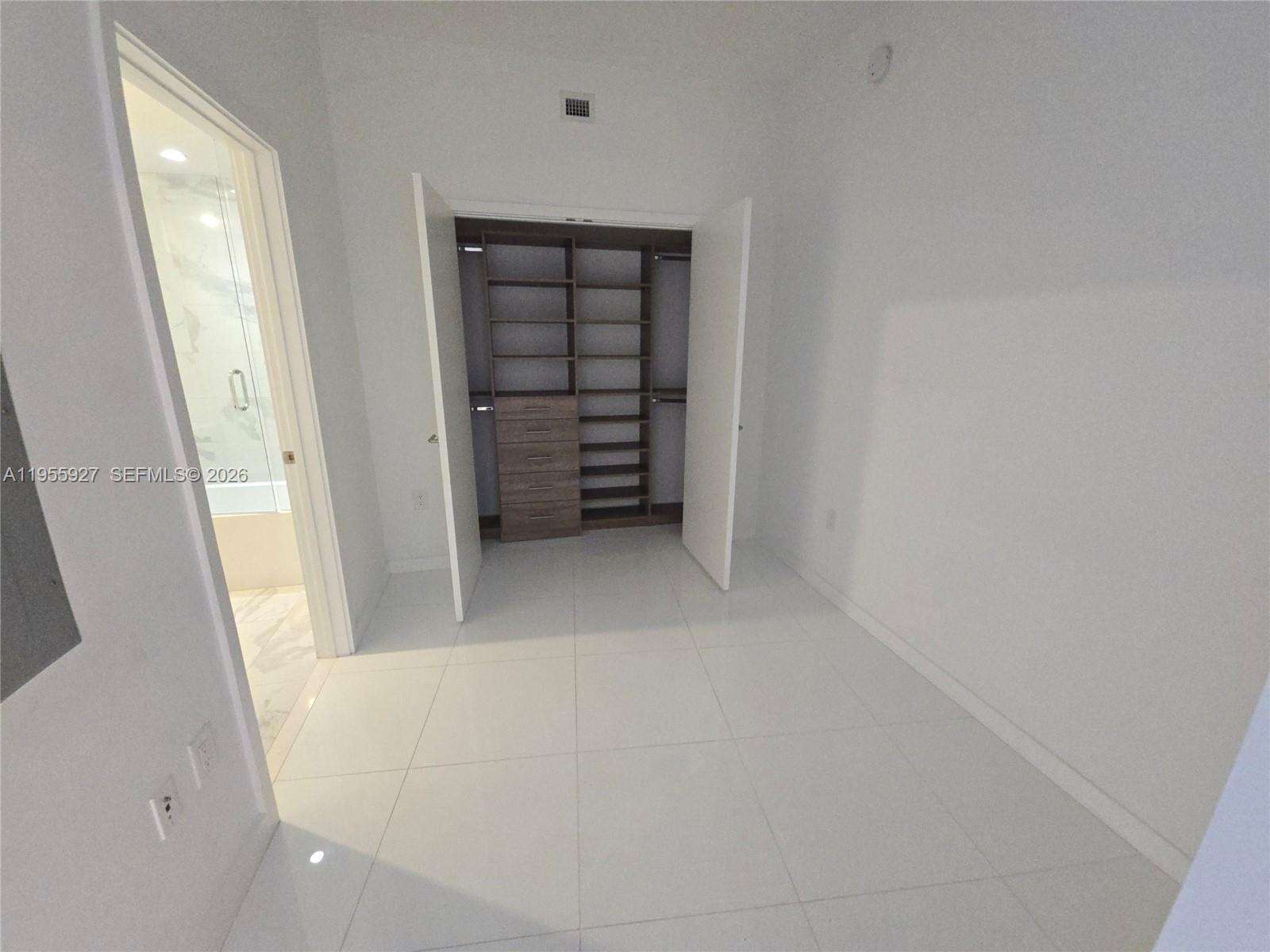 Paramount Miami Worldcenter at 851 1 Ave, Miami, FL 33132 - For Sale photo 16