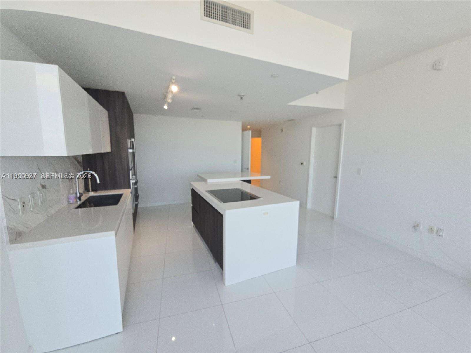 Paramount Miami Worldcenter at 851 1 Ave, Miami, FL 33132 - For Sale photo 4