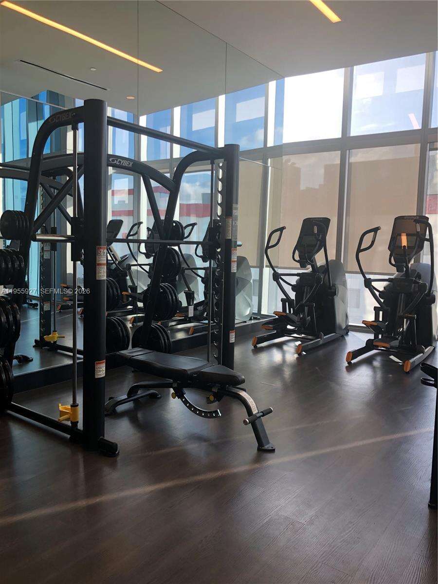 Paramount Miami Worldcenter at 851 1 Ave, Miami, FL 33132 - For Sale photo 68