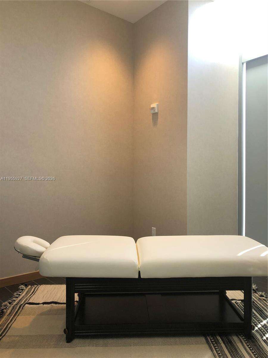 Paramount Miami Worldcenter at 851 1 Ave, Miami, FL 33132 - For Sale photo 73