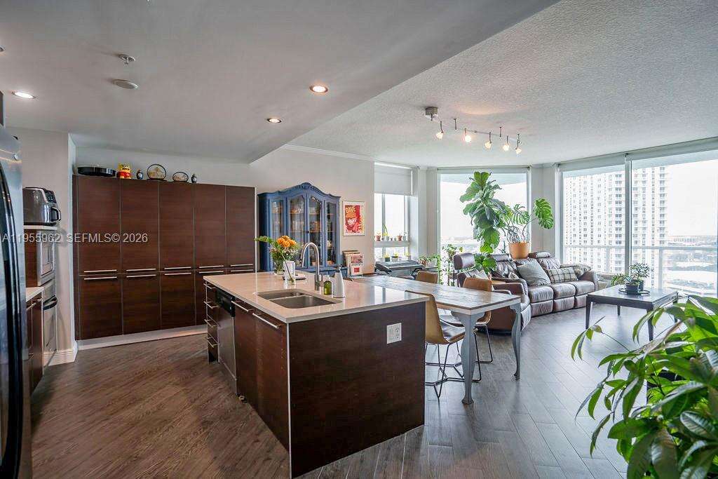 Quantum On The Bay at 1900 Bayshore Dr, Miami, FL 33132 - For Sale photo 7