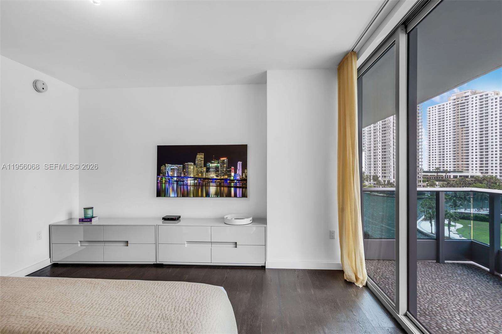 EPIC WEST - 200 Biscayne Blvd Way, Miami, FL 33131 | Picture 22