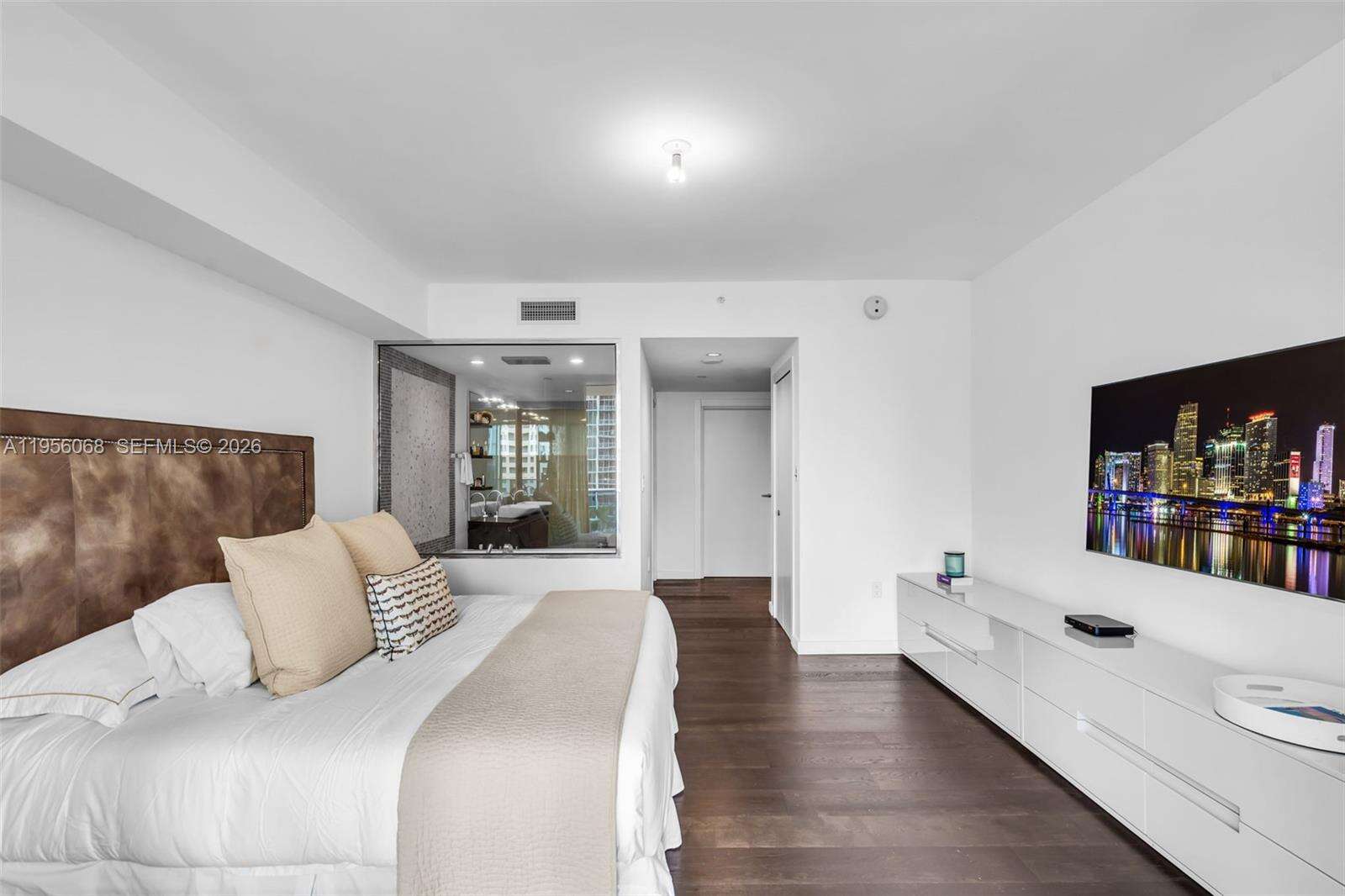 EPIC WEST - 200 Biscayne Blvd Way, Miami, FL 33131 | Picture 23