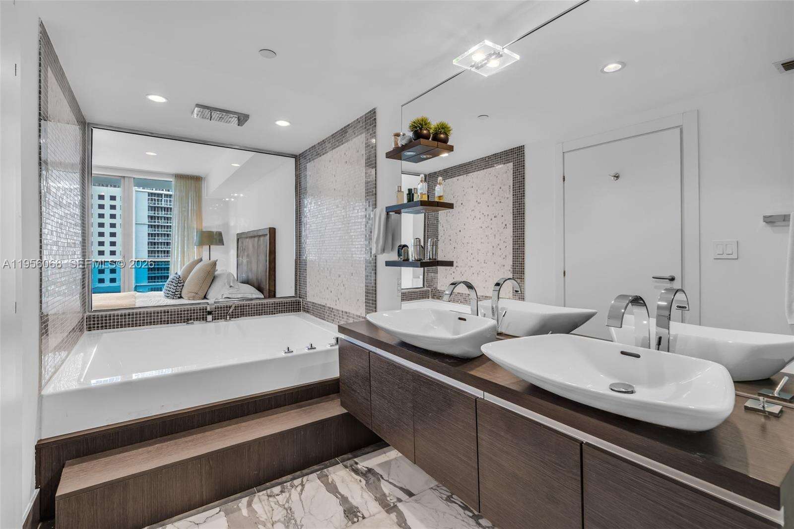 EPIC WEST - 200 Biscayne Blvd Way, Miami, FL 33131 | Picture 25