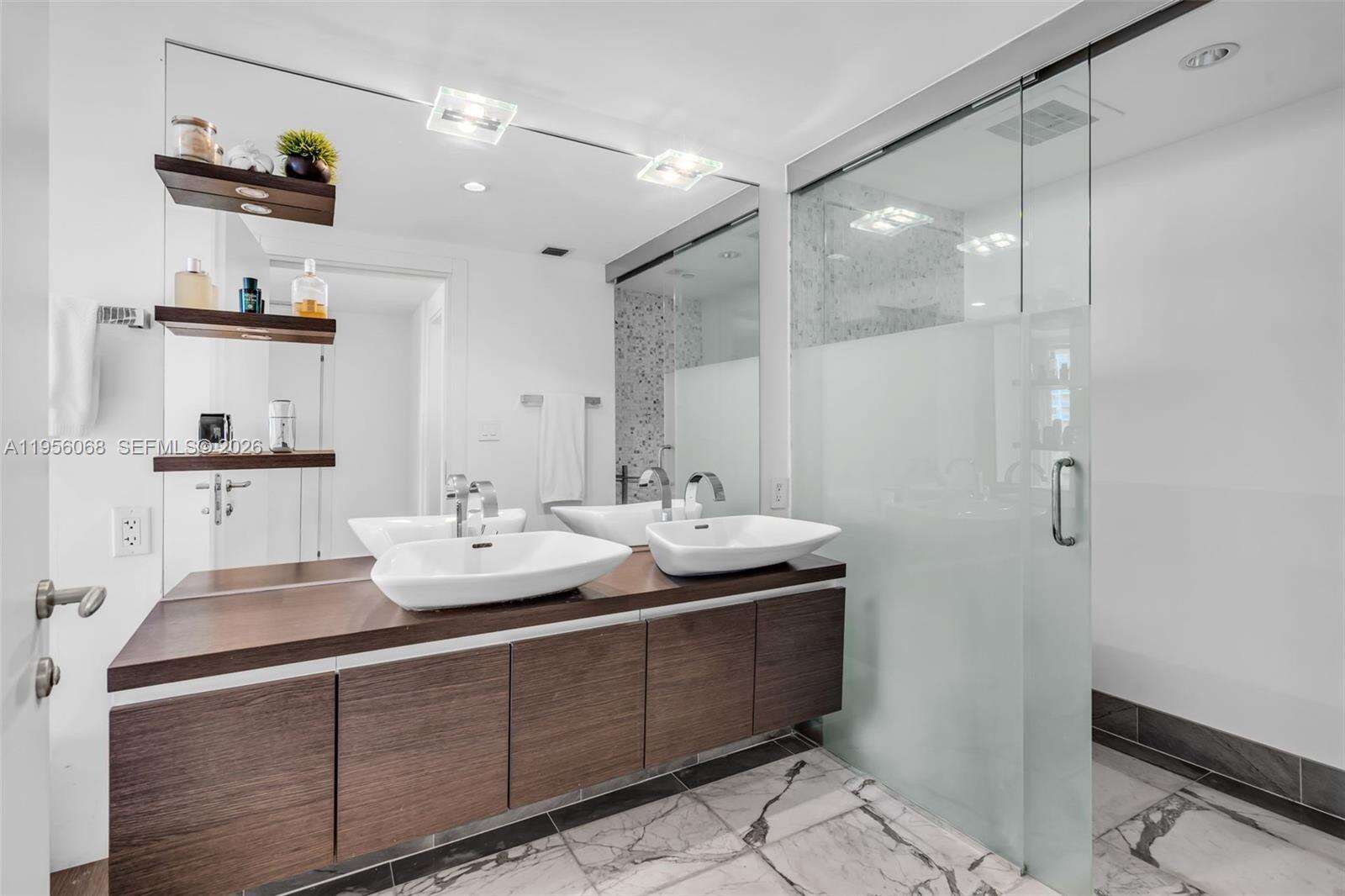 EPIC WEST - 200 Biscayne Blvd Way, Miami, FL 33131 | Picture 26