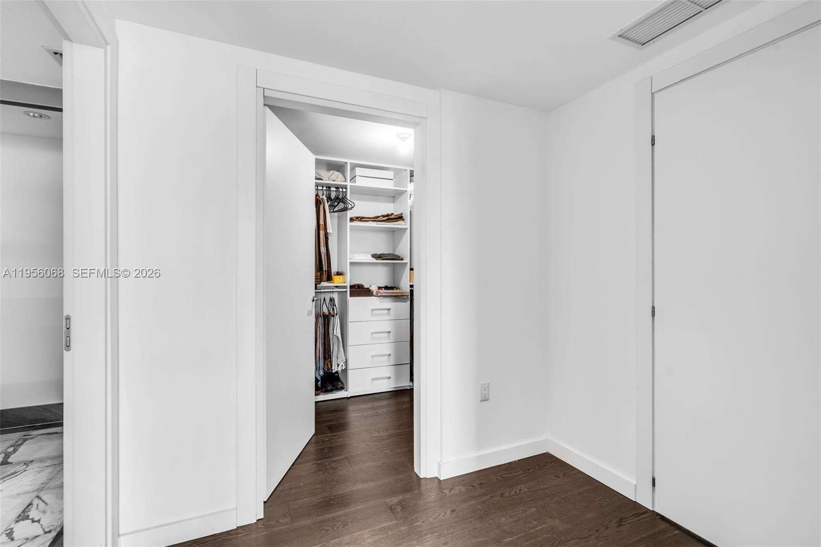 EPIC WEST - 200 Biscayne Blvd Way, Miami, FL 33131 | Picture 27