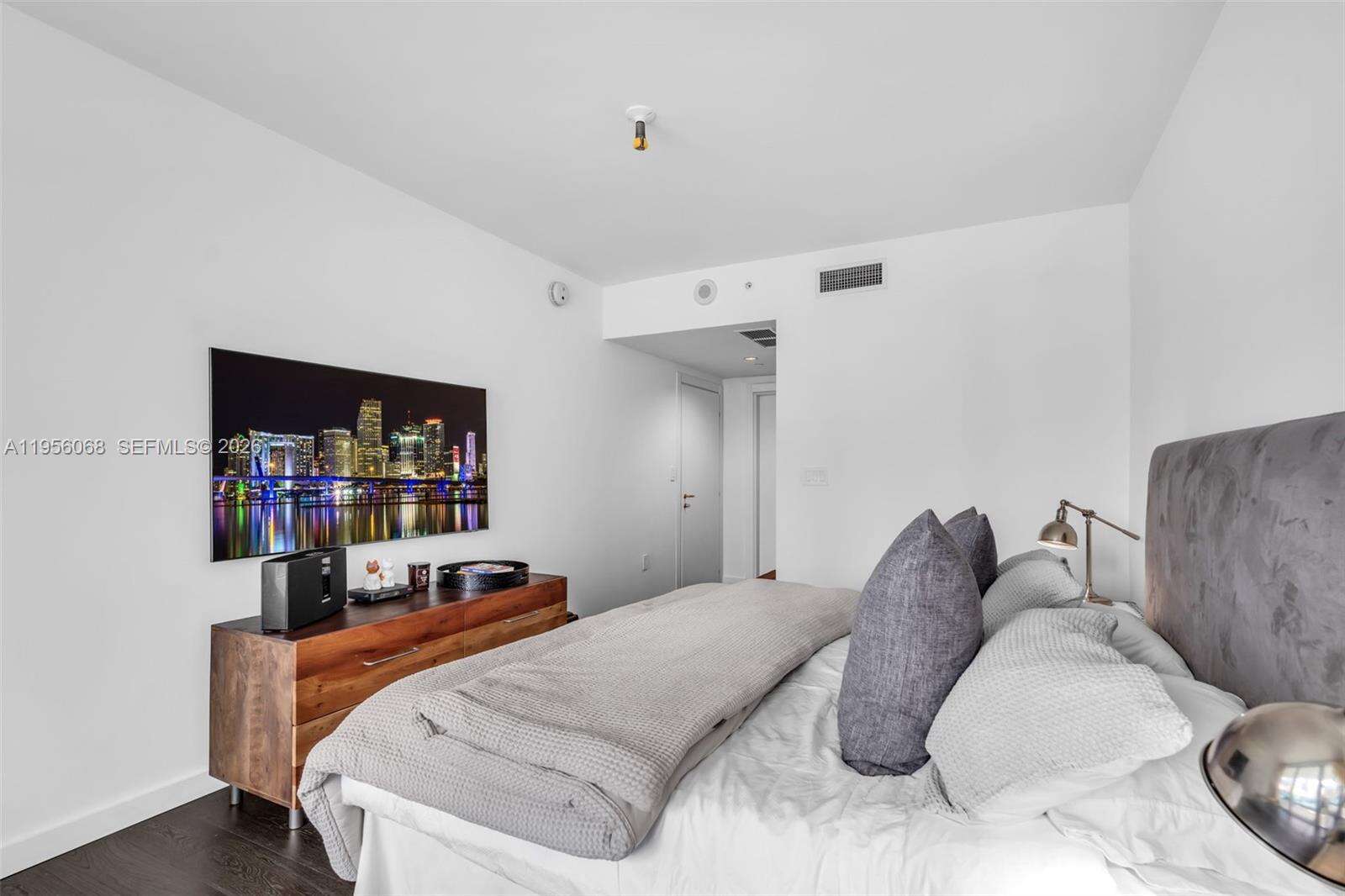 EPIC WEST - 200 Biscayne Blvd Way, Miami, FL 33131 | Picture 31