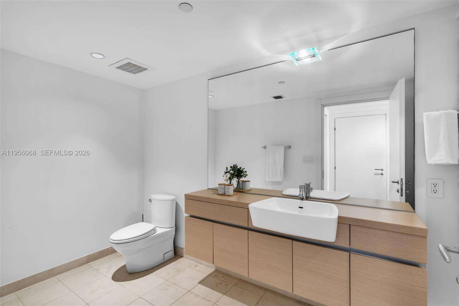 EPIC WEST - 200 Biscayne Blvd Way, Miami, FL 33131 | Picture 34