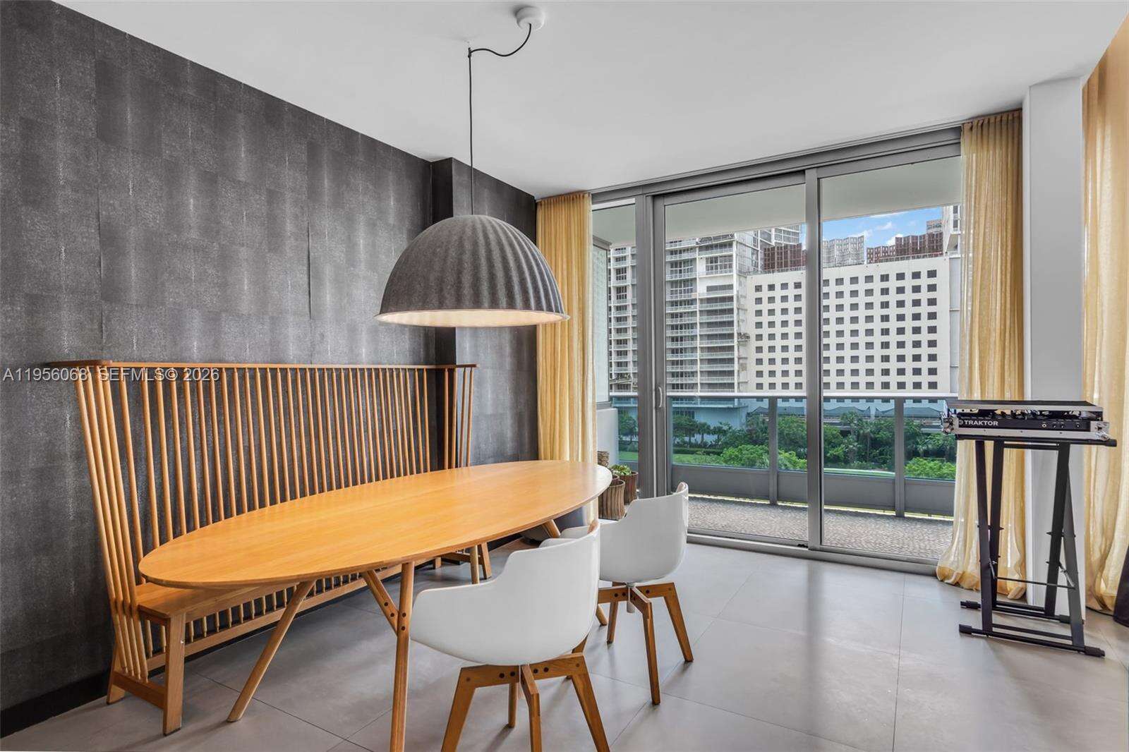 EPIC WEST - 200 Biscayne Blvd Way, Miami, FL 33131 | Picture 10