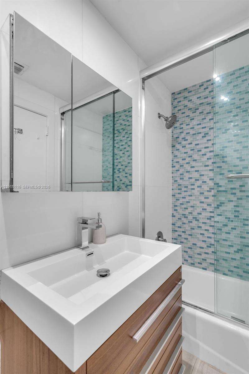 TWO TEQUESTA POINT - 808 Brickell Key Dr, Miami, FL 33131 | Picture 29
