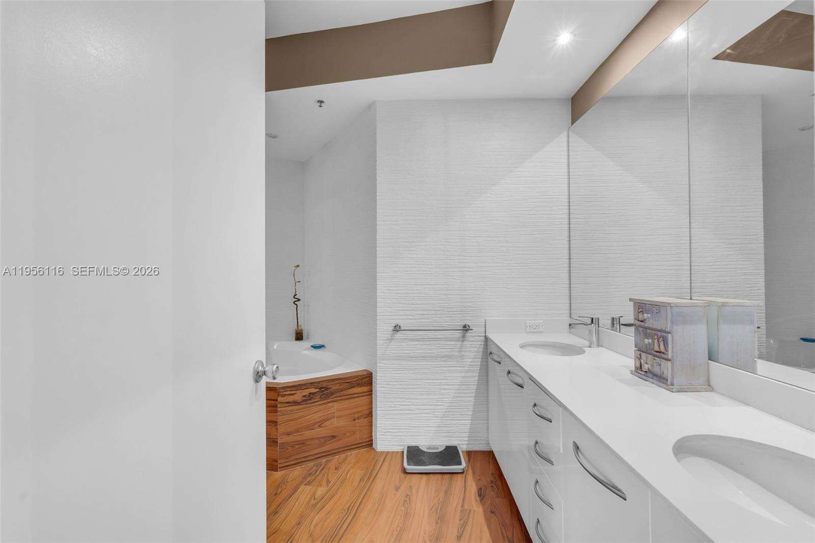 TWO TEQUESTA POINT - 808 Brickell Key Dr, Miami, FL 33131 | Picture 30