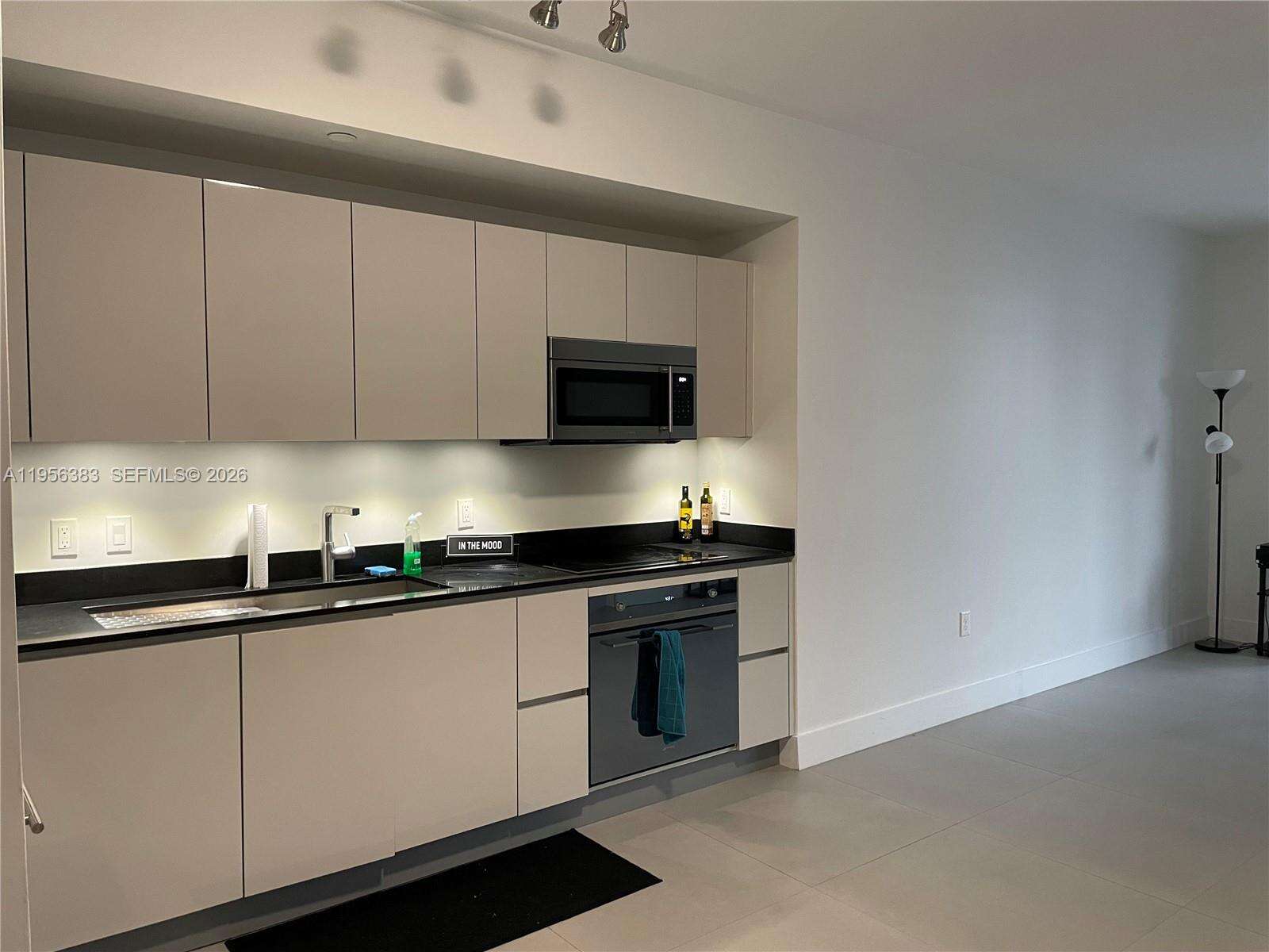 1010 Brickell at 1010 Brickell Ave, Miami, FL 33131 - For Sale photo 2