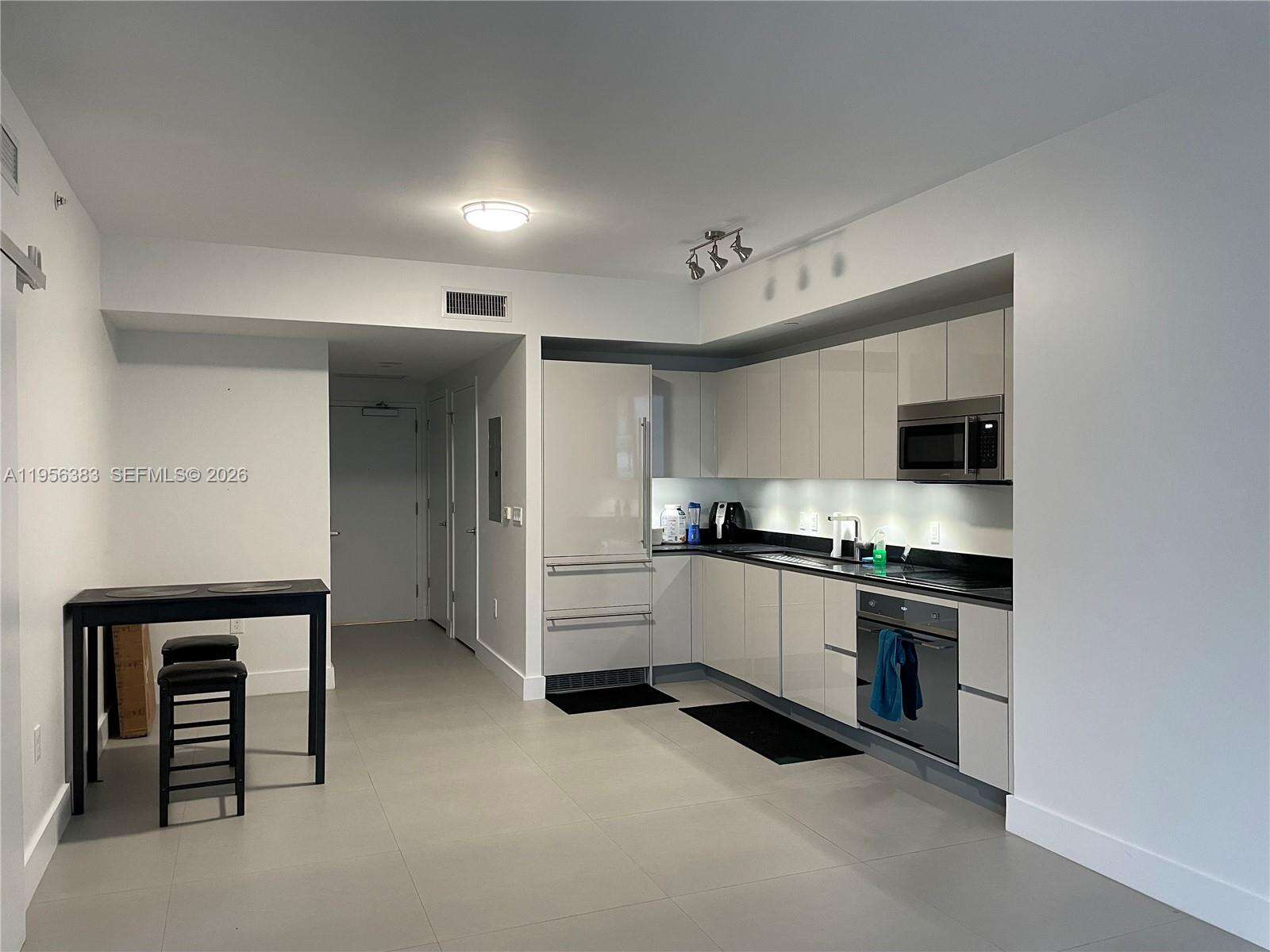 1010 Brickell at 1010 Brickell Ave, Miami, FL 33131 - For Sale photo 6
