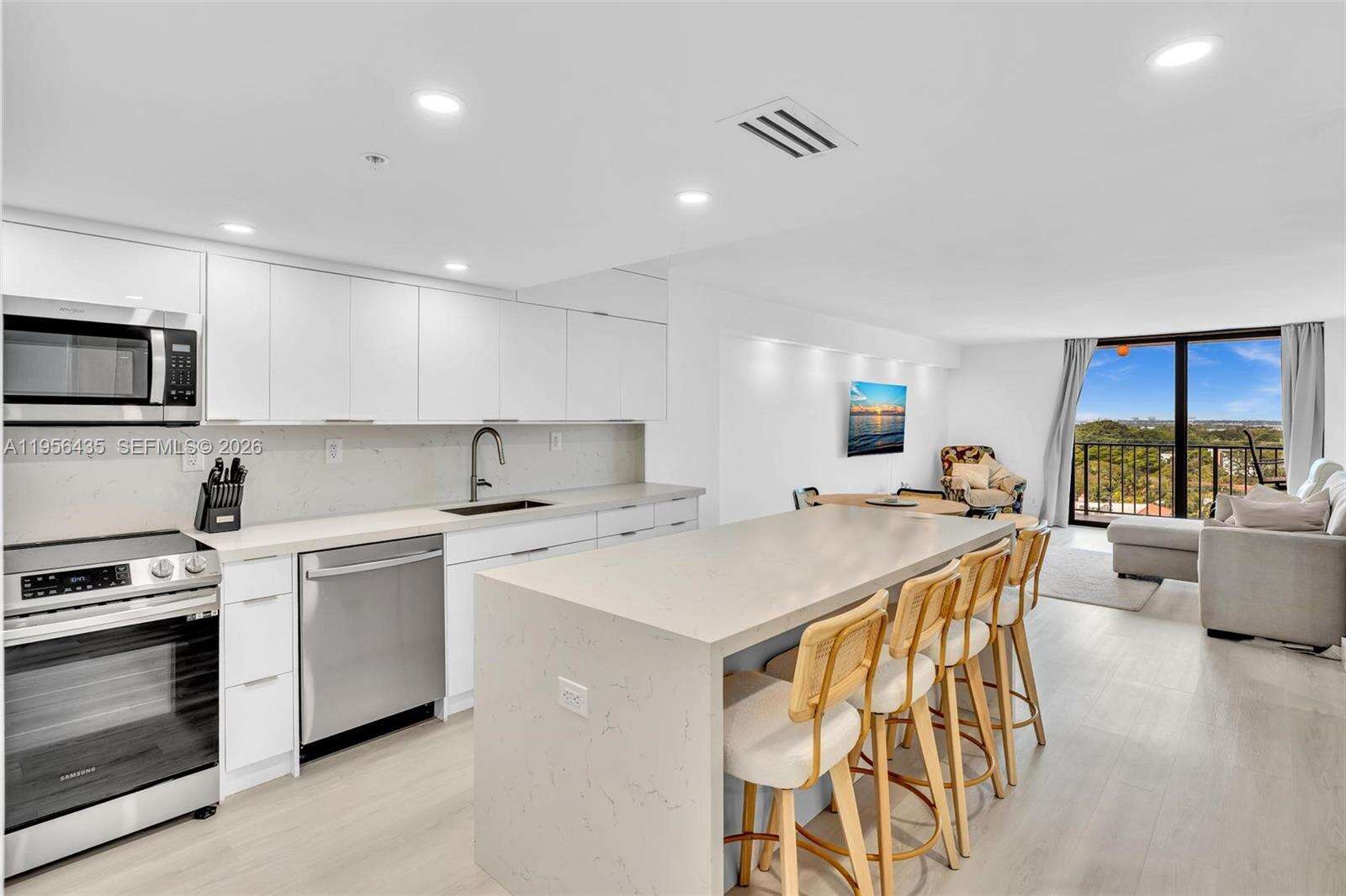 Oceanfront Plaza at 2625 Collins Ave, Miami Beach, FL 33140 - For Sale photo 4