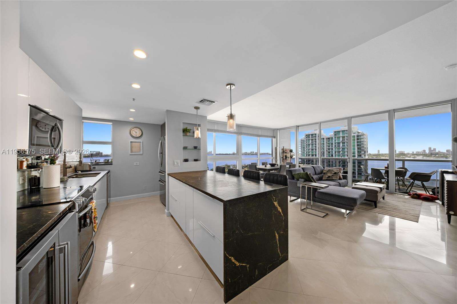 Blue Bay Tower Condos for Sale & Rent | Picture 1