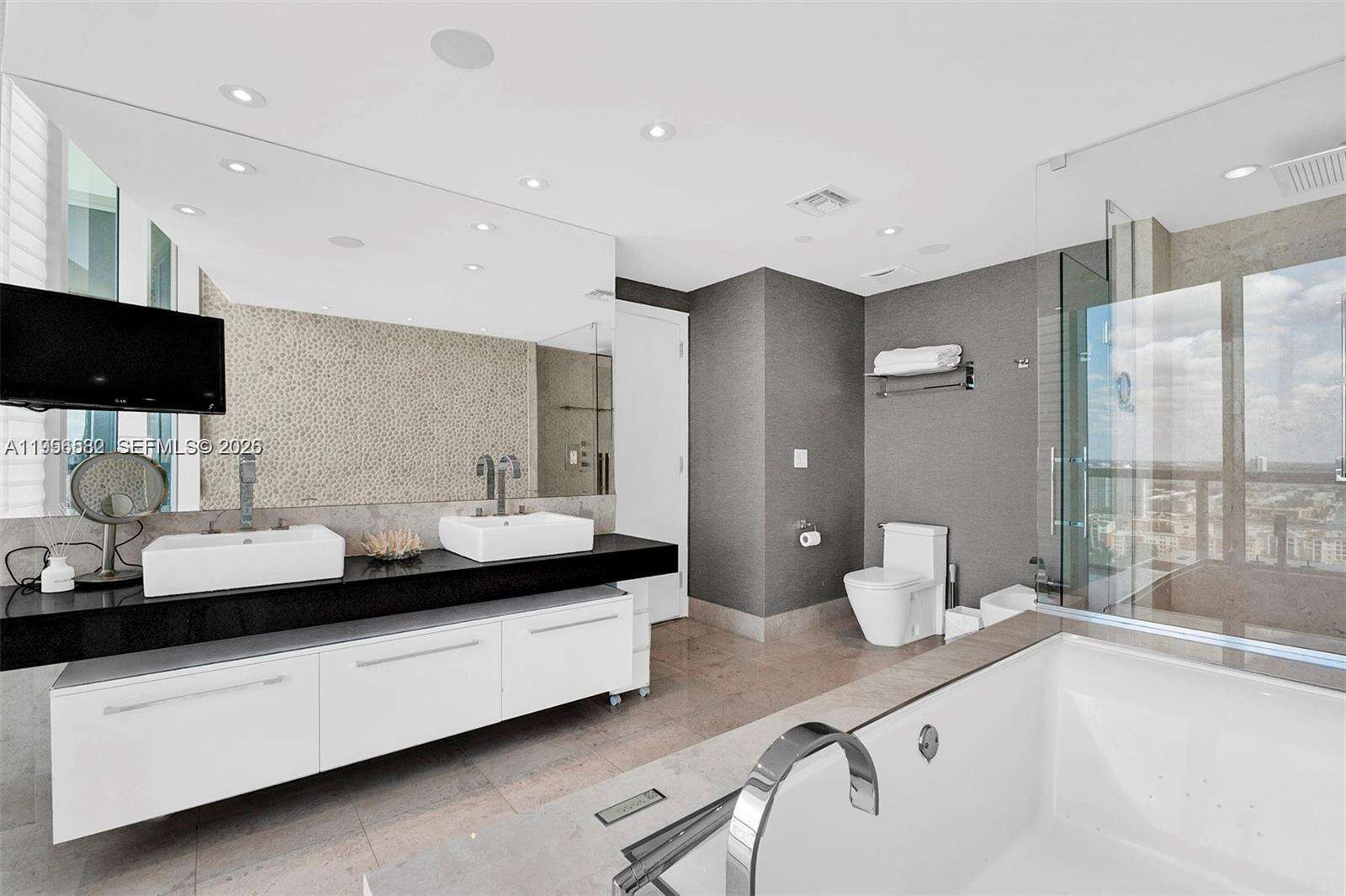 JADE OCEAN - 17121 Collins Ave, Sunny Isles Beach, FL 33160 | Picture 17