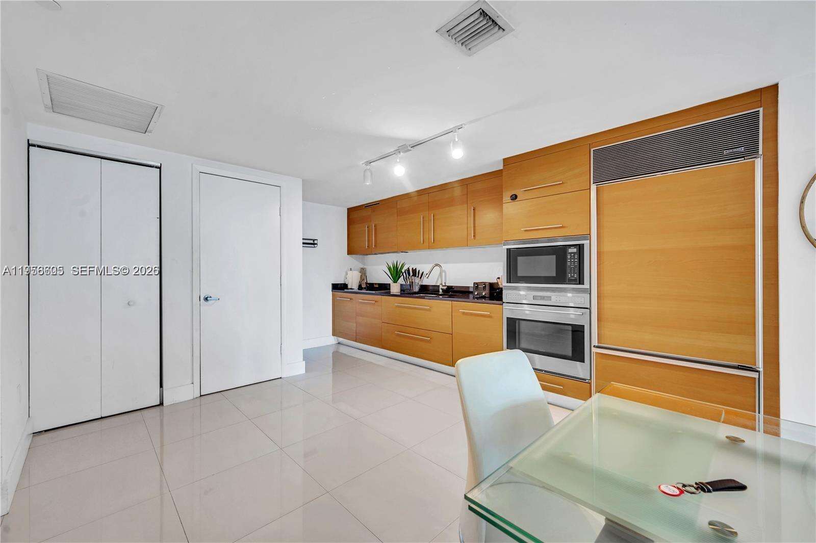 Icon Brickell 3 at 485 Brickell Ave, Miami, FL 33131 - For Sale photo 12
