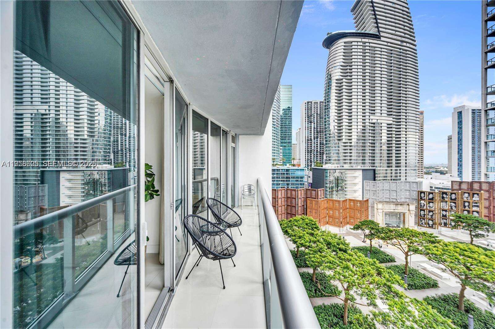 Icon Brickell 3 at 485 Brickell Ave, Miami, FL 33131 - For Sale photo 5