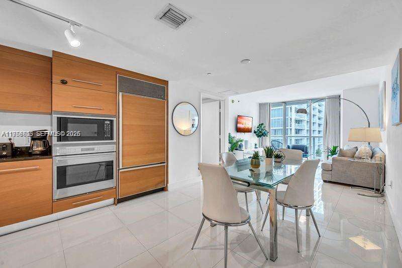 Icon Brickell 3 at 485 Brickell Ave, Miami, FL 33131 - For Sale photo 9