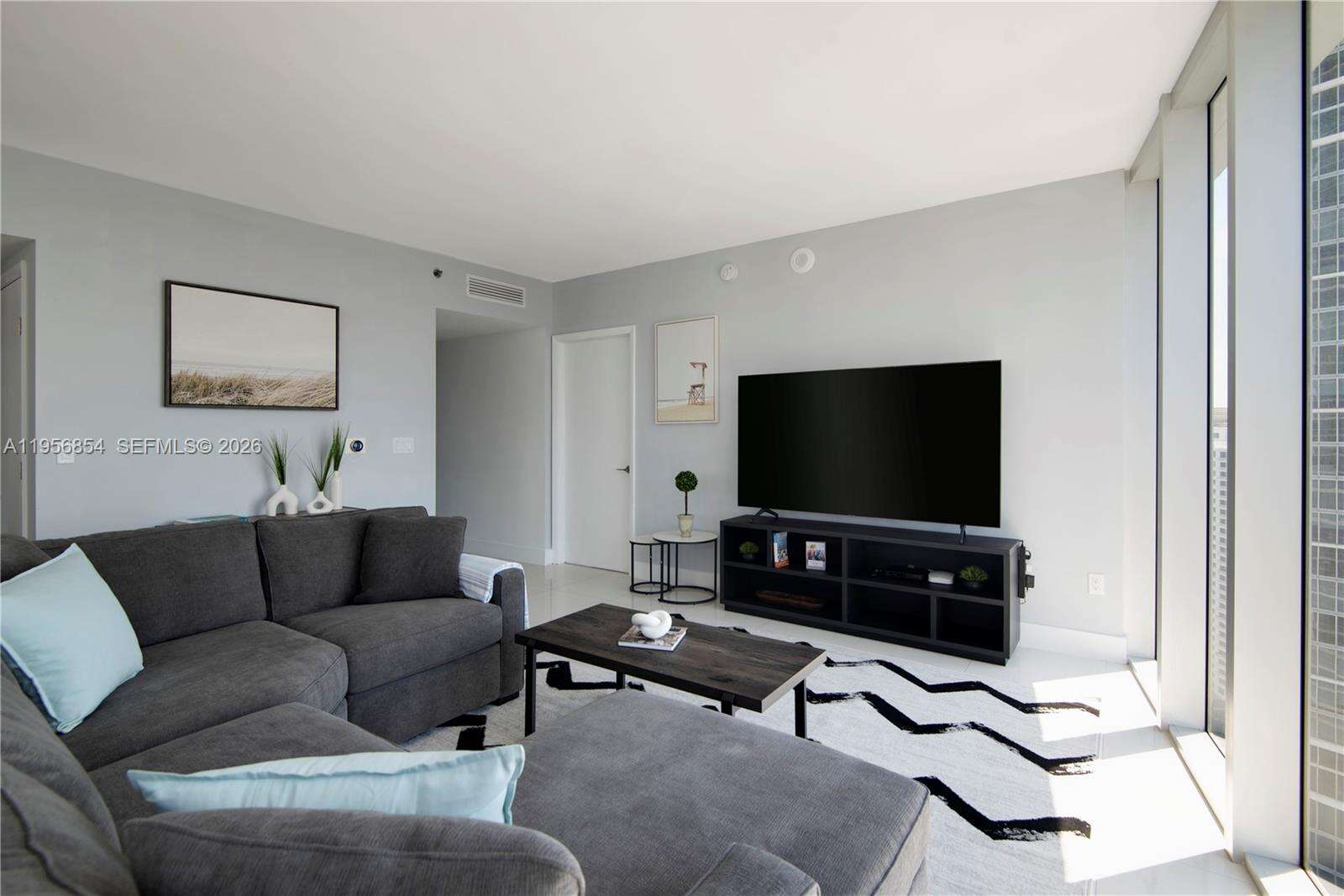 ICON BRICKELL CONDO NO 3 - 485 Brickell Ave, Miami, FL 33131 | Picture 3