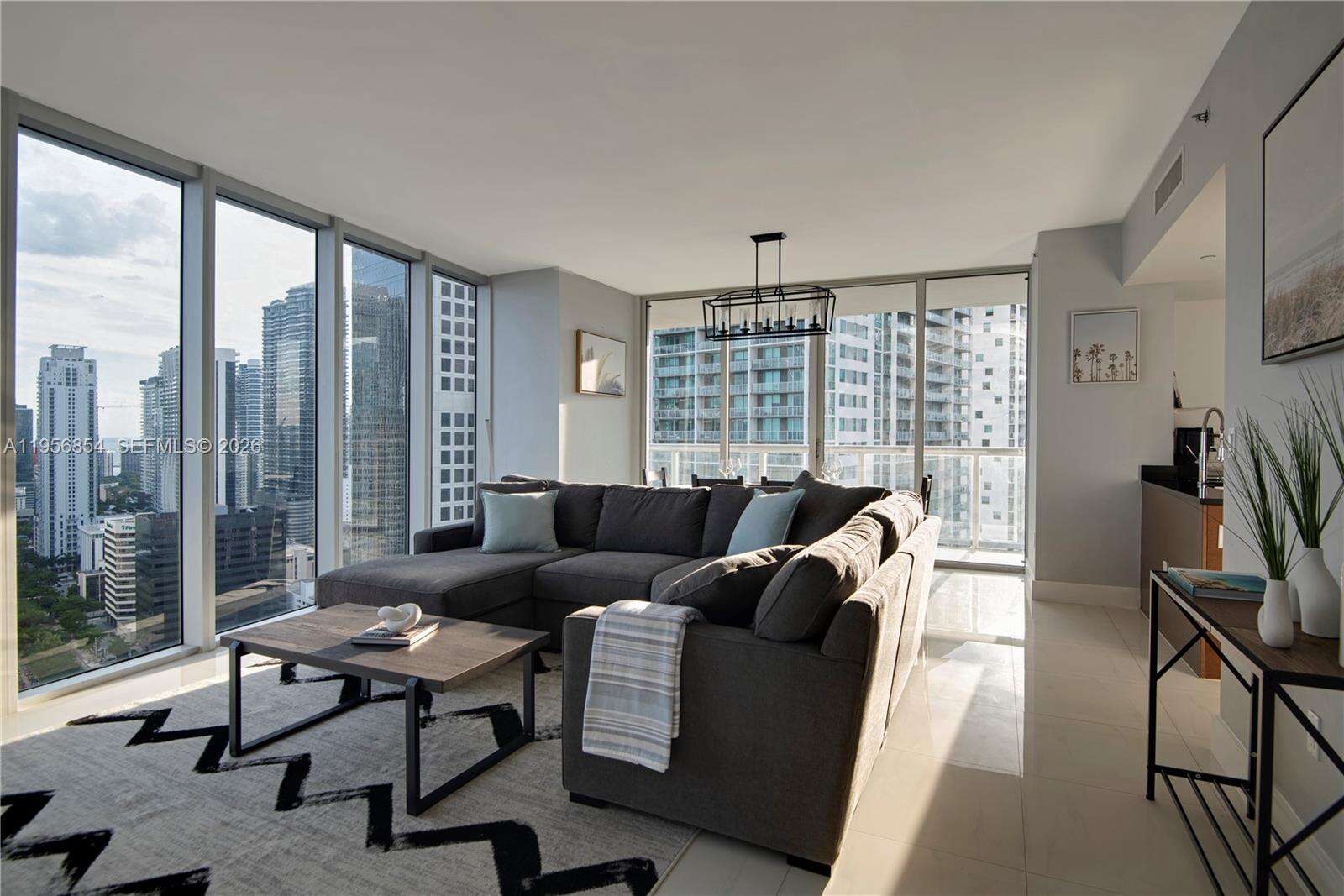 ICON BRICKELL CONDO NO 3 - 485 Brickell Ave, Miami, FL 33131 | Picture 4