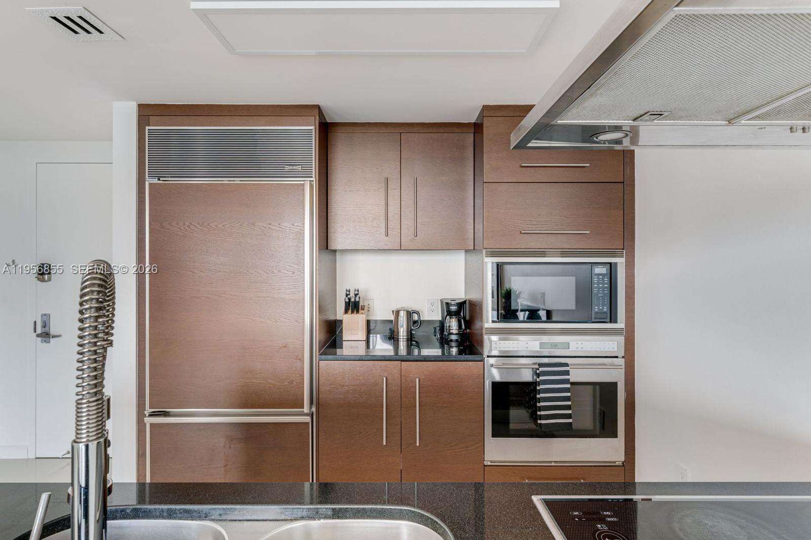 Icon Brickell 3 at 485 Brickell Ave, Miami, FL 33131 - For Sale photo 5