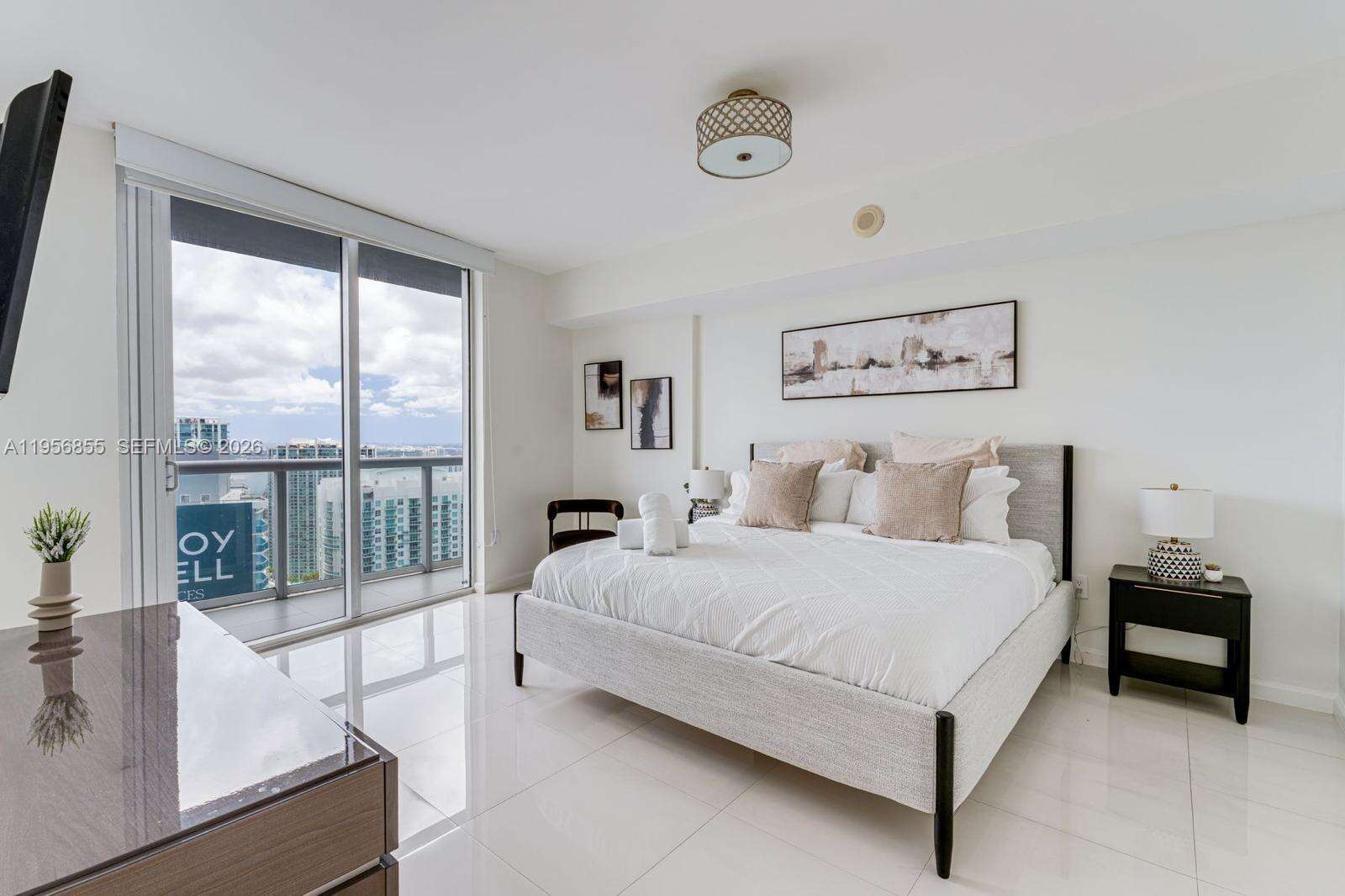 Icon Brickell 3 at 485 Brickell Ave, Miami, FL 33131 - For Sale photo 6
