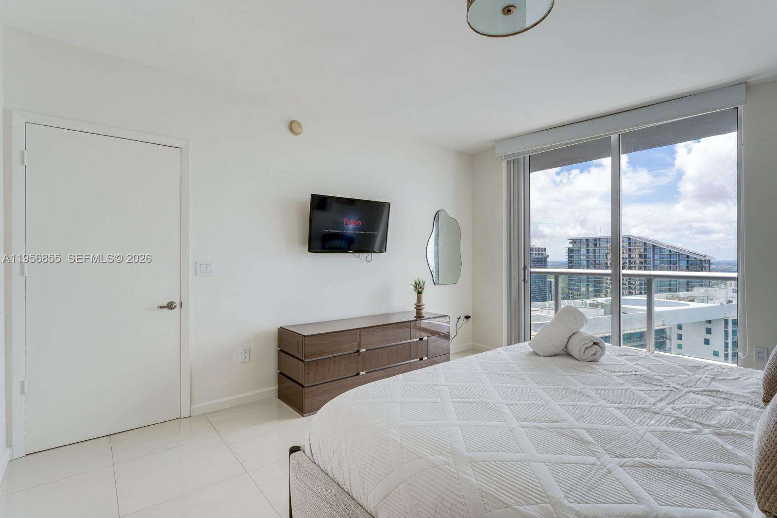 Icon Brickell 3 at 485 Brickell Ave, Miami, FL 33131 - For Sale photo 7