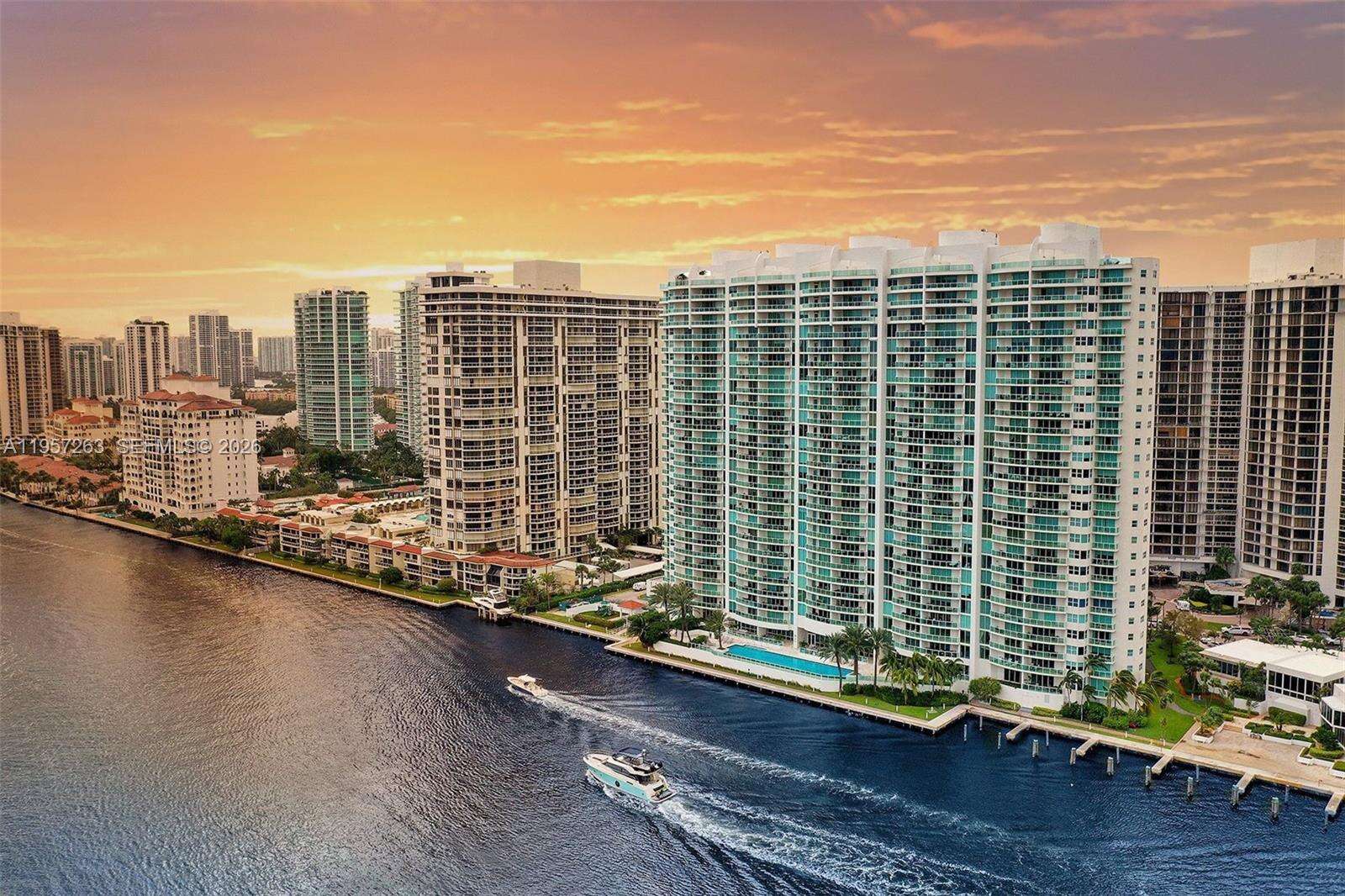 HAMPTONS SOUTH - 20201 Country Club Dr, Aventura, FL 33180 | Picture 2