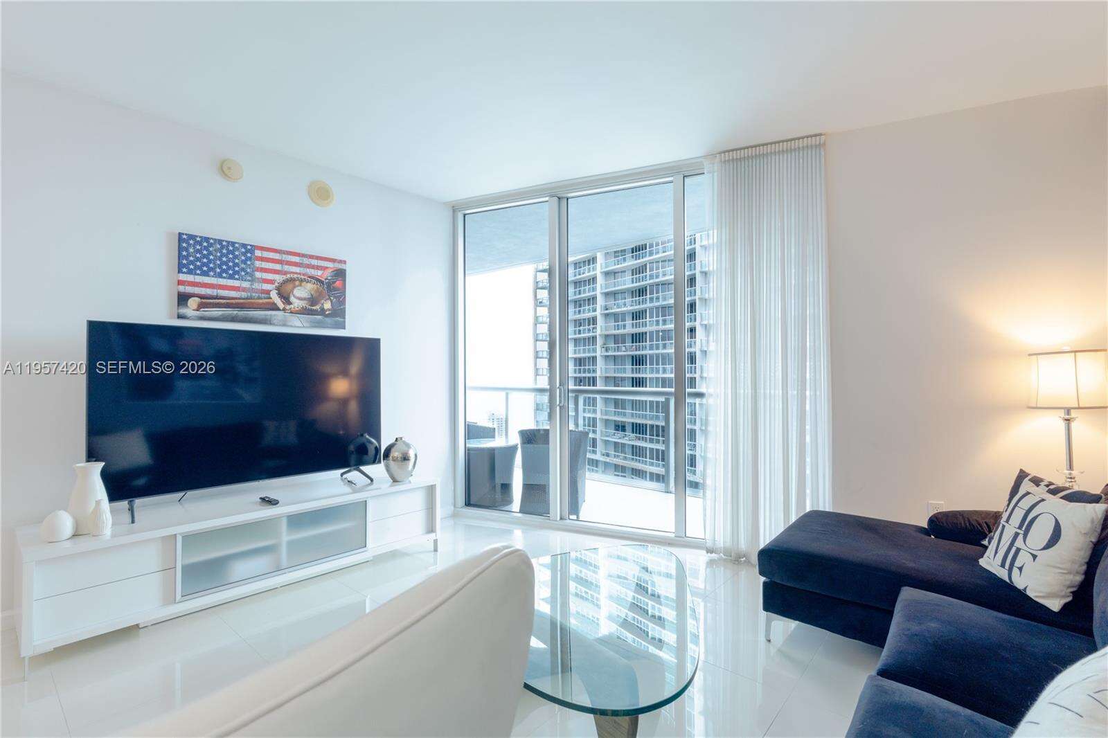 Icon Brickell 1 at 475 Brickell Ave, Miami, FL 33131 - For Sale photo 3