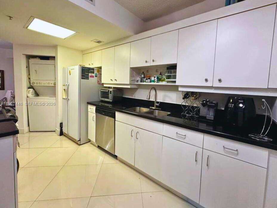 Courvoisier Courts at 701 Brickell Key Blvd, Miami, FL 33131 - For Sale photo 7