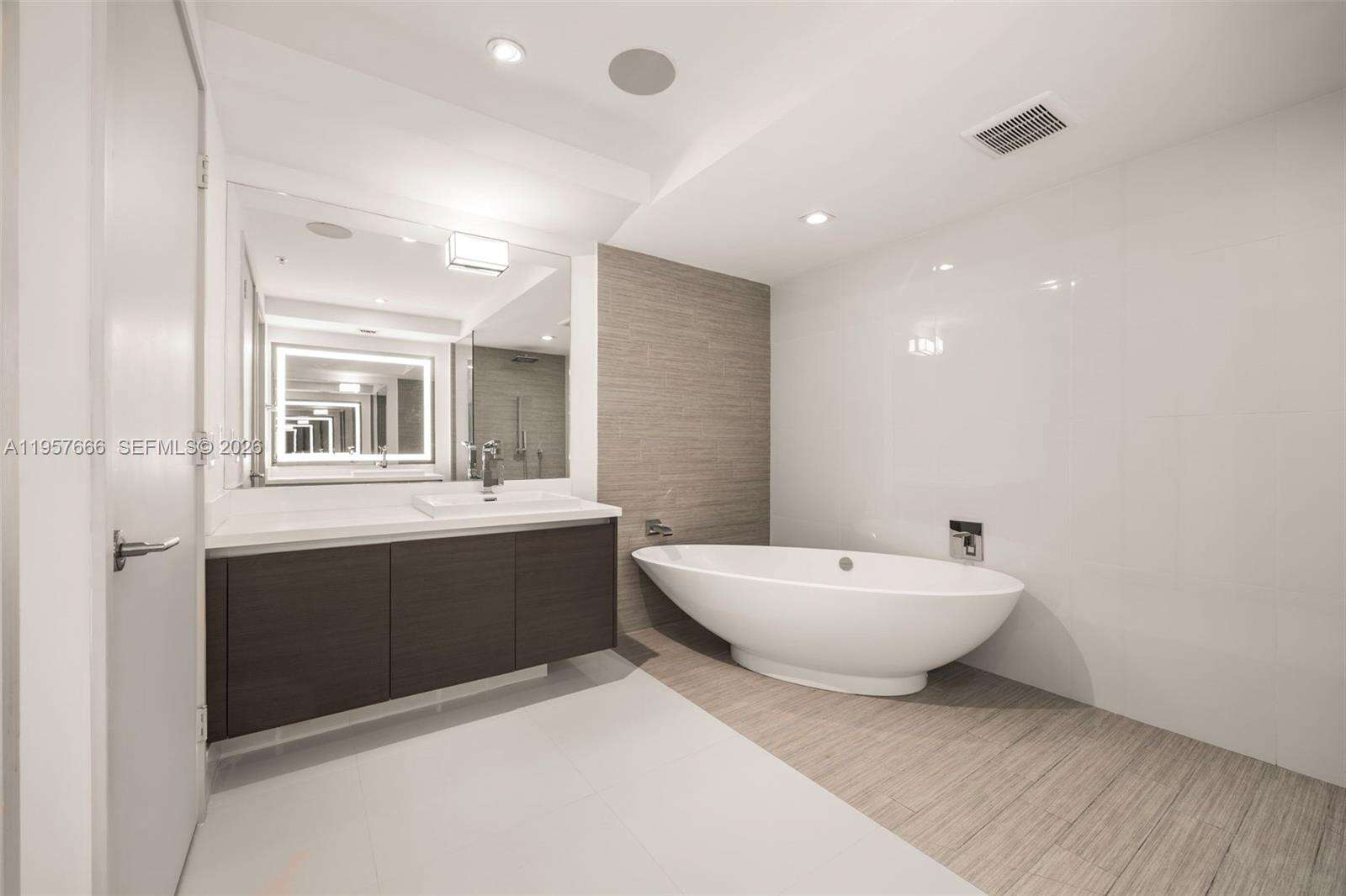 PARQUE TOWERS - 300 Sunny Isles Blvd, Sunny Isles Beach, FL 33160 | Picture 17