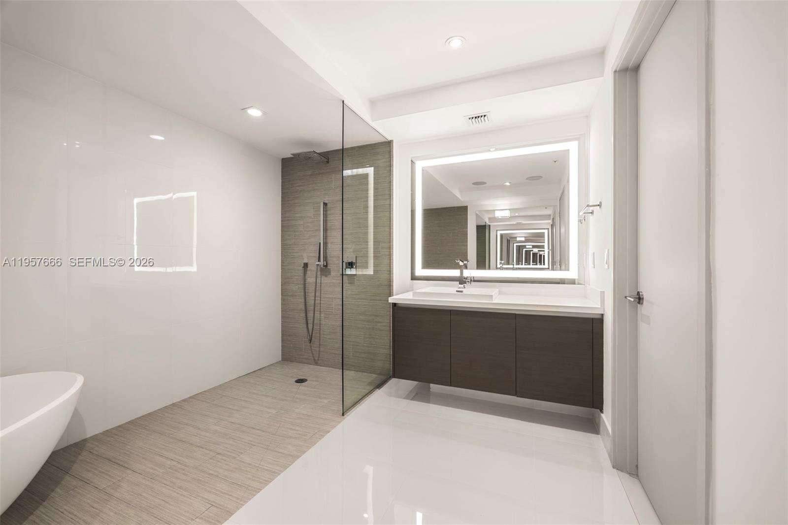 PARQUE TOWERS - 300 Sunny Isles Blvd, Sunny Isles Beach, FL 33160 | Picture 18