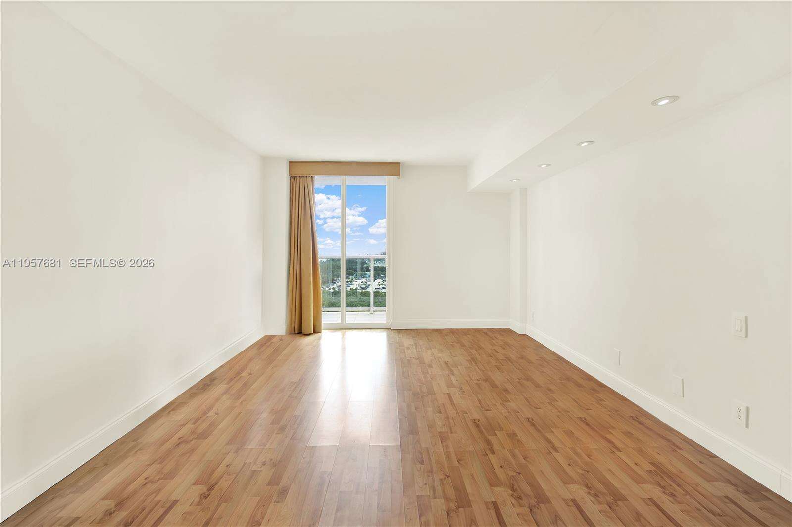 Arlen House at 100 Bayview Dr, Sunny Isles Beach, FL 33160 - For Sale photo 17
