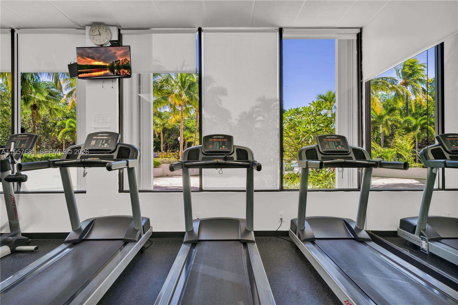 Arlen House at 100 Bayview Dr, Sunny Isles Beach, FL 33160 - For Sale photo 39