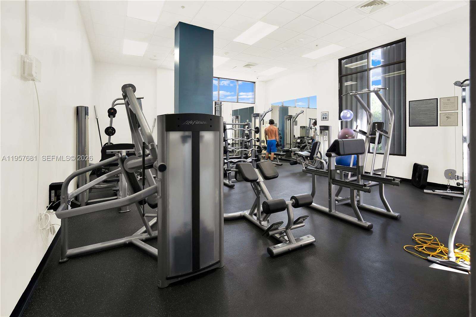 Arlen House at 100 Bayview Dr, Sunny Isles Beach, FL 33160 - For Sale photo 41