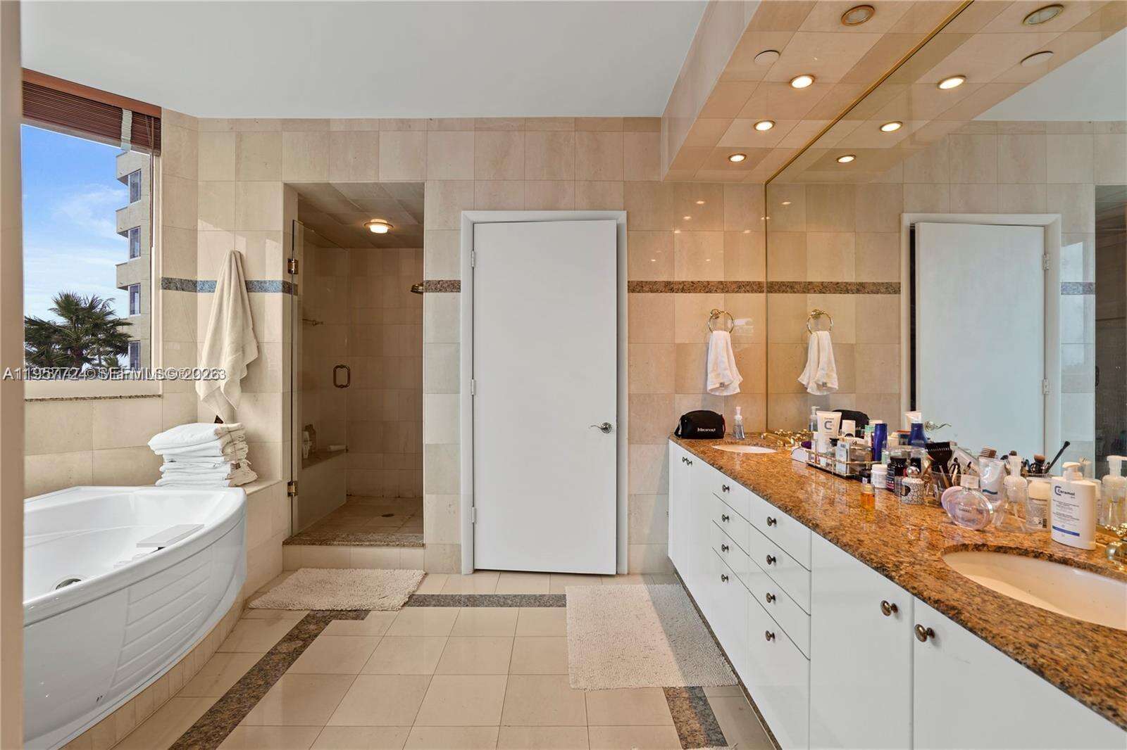 PORTOFINO TOWER - 300 Pointe Dr, Miami Beach, FL 33139 | Picture 16