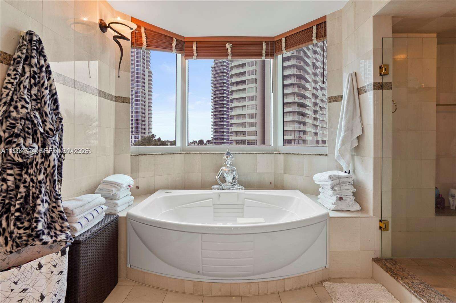 PORTOFINO TOWER - 300 Pointe Dr, Miami Beach, FL 33139 | Picture 17