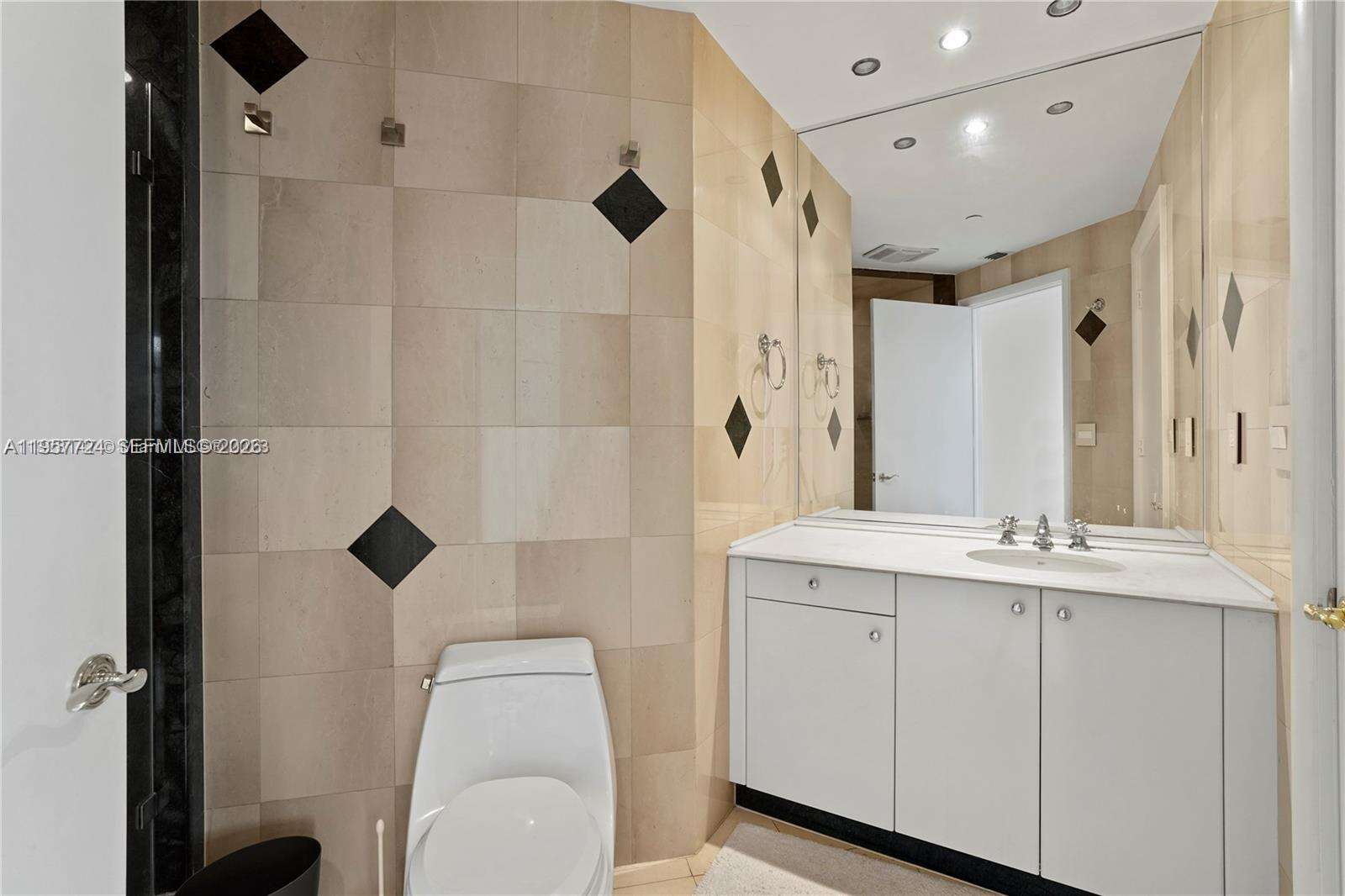 PORTOFINO TOWER - 300 Pointe Dr, Miami Beach, FL 33139 | Picture 36