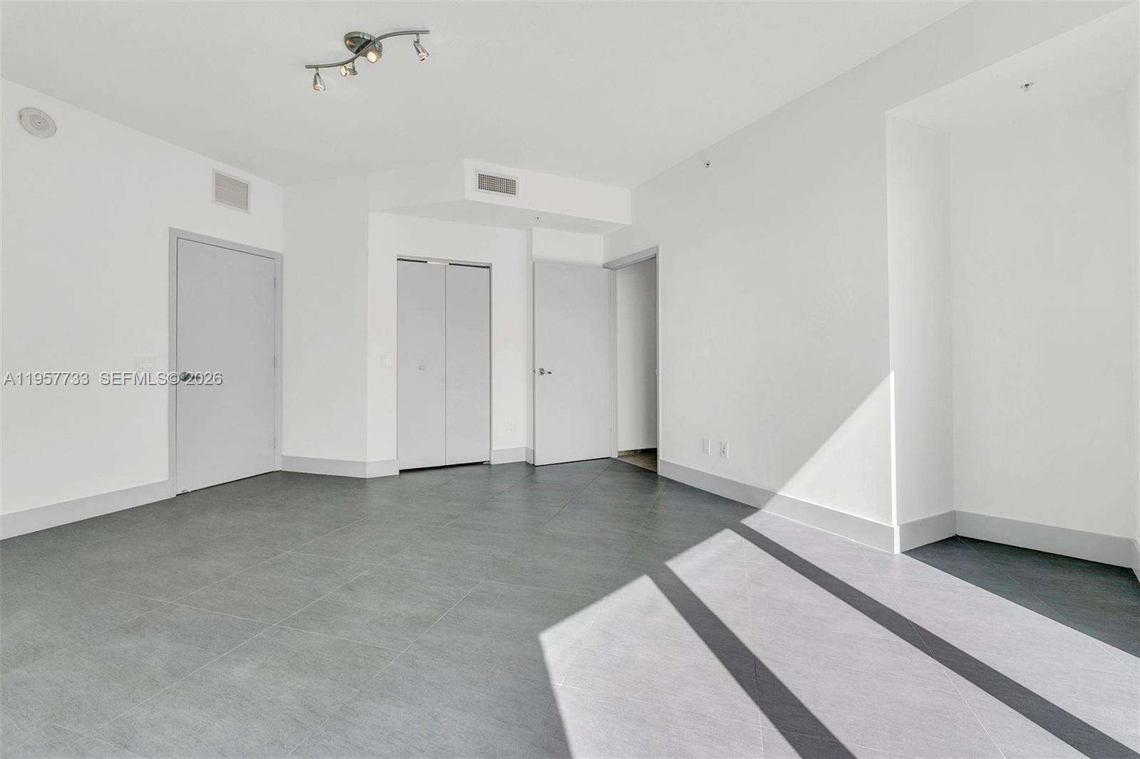 INFINITY AT BRICKELL - 60 13 St, Miami, FL 33130 | Picture 21