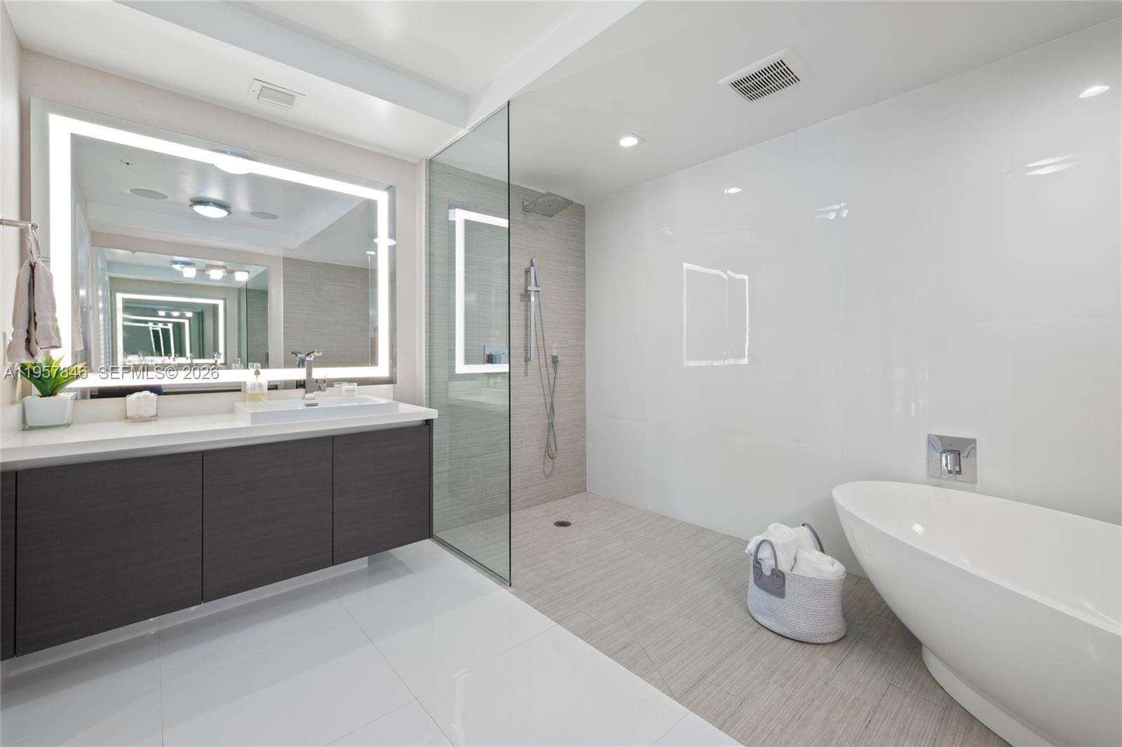 PARQUE TOWERS - 300 Sunny Isles Blvd, Sunny Isles Beach, FL 33160 | Picture 14