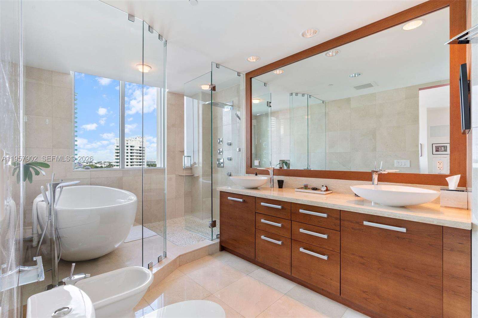 THE RESIDENCES AT THE BATH CLUB - 5959 Collins Ave, Miami Beach, FL 33140 | Picture 15